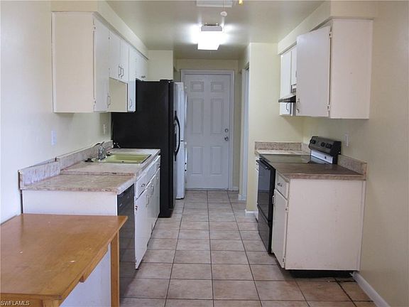 3rd image of 411 Canyon Dr S
