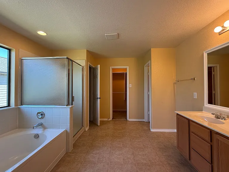 2250 Howry Dr — Photo 24