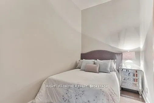 700 King St W #813 — Photo 12