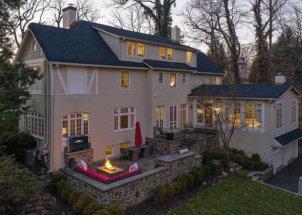 2nd image of 23 Fernwood Rd