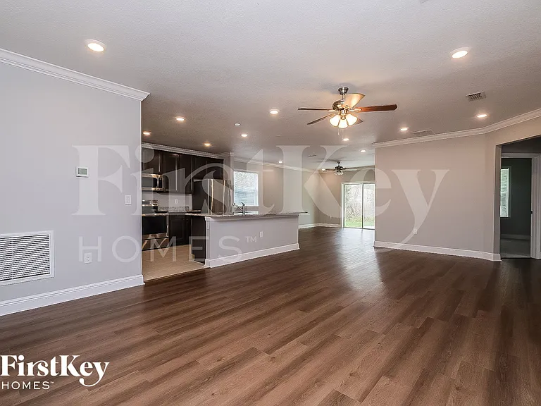 6177 Kinlock Ave — Photo 2