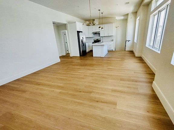 4th image of 908 N Humboldt St Unit B