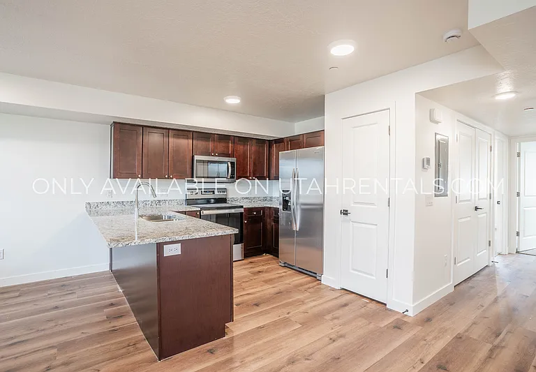 450 W Main St — Photo 17