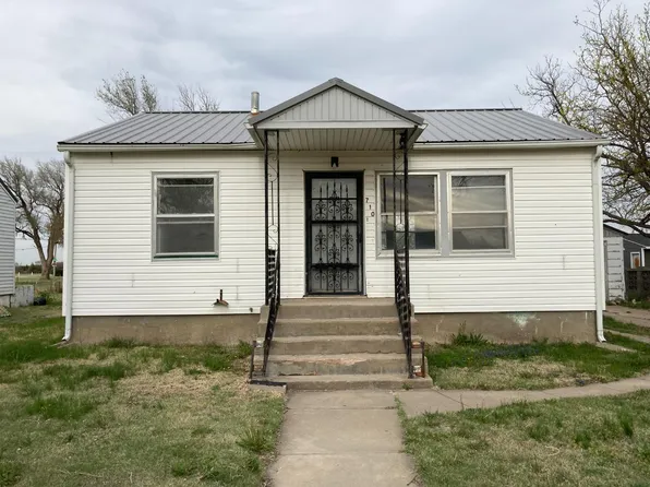 710 Colby Ave, Oakley, KS 67748