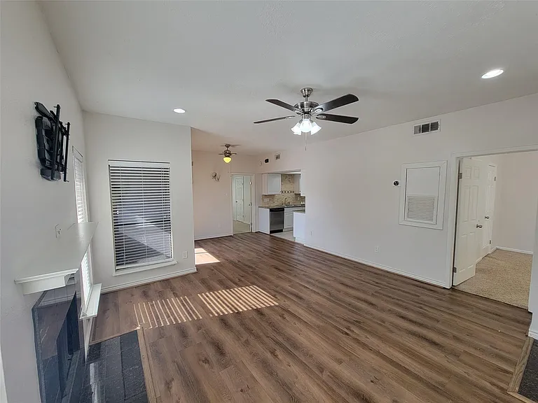 2025 Augusta Dr #303 — Photo 9