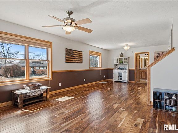 5th image of 901 N 6th St