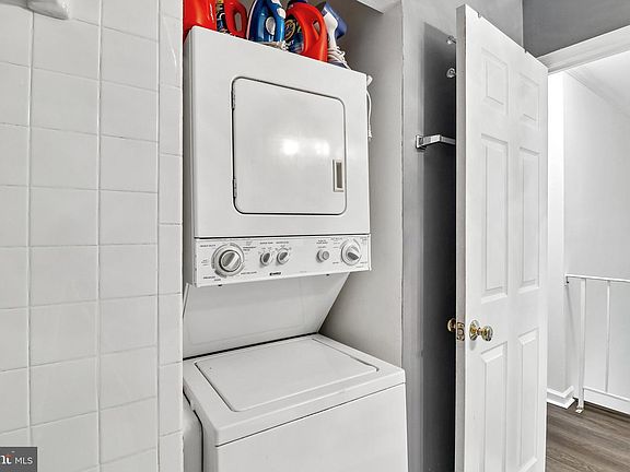 3rd image of 1774 Forest Park Dr