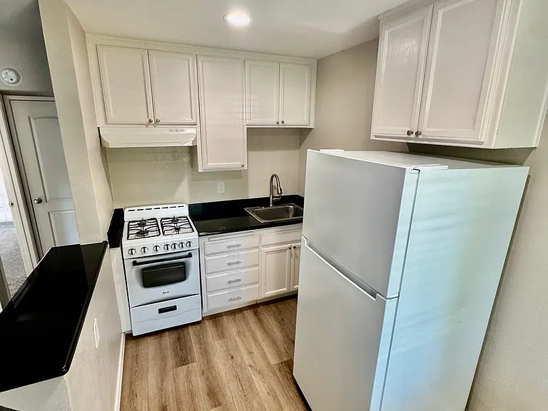 15471 Marty Dr — Photo 1