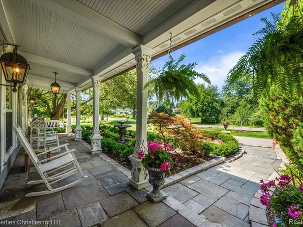 275 Barden Rd, Bloomfield Hills, MI 48304