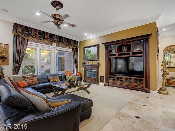 5th image of 4 Pine Hollow Dr