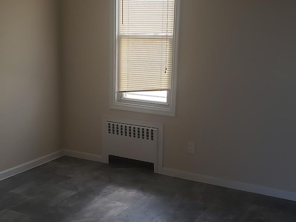 2nd image of 28 Mulberry St
