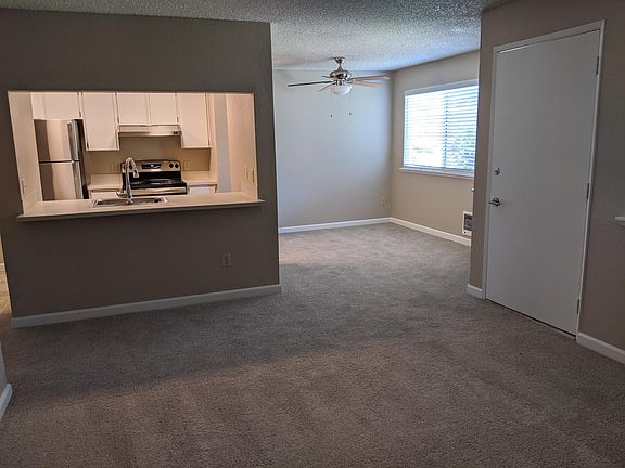 5th image of 10848 NE 68th St APT 107