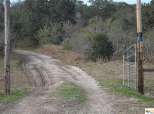 695 Canyon View Dr, Goliad, TX 77963