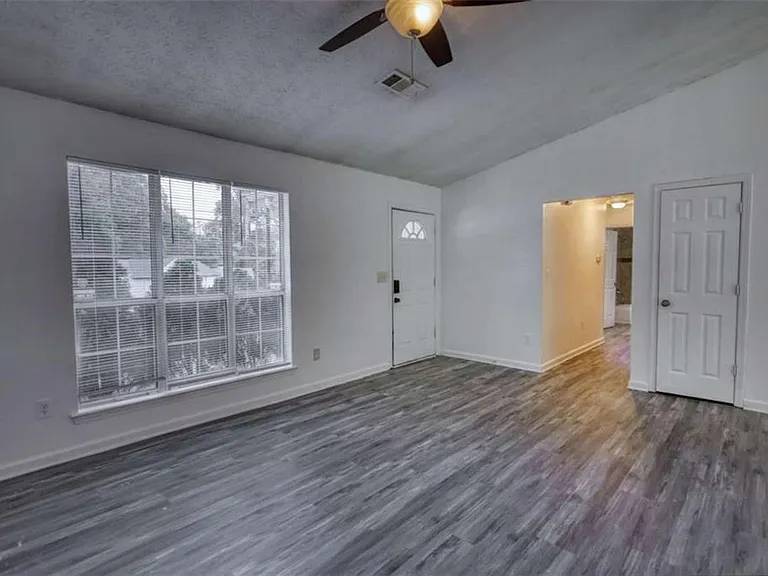 2119 Briar Glen Ln SW — Photo 10