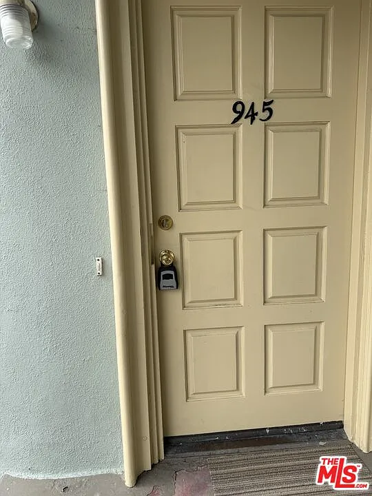 2 bed, 1.0 bath, 845 sqft, $2,700 — Photo 2