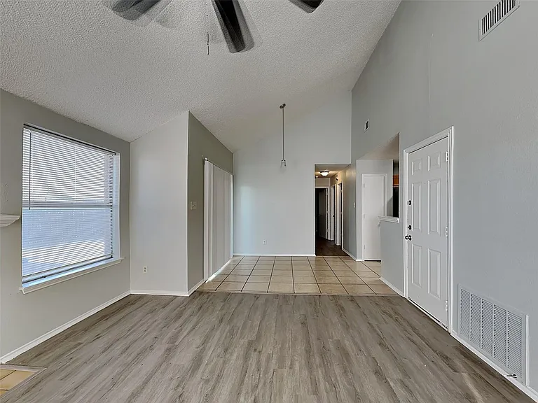 6701 Windwillow Dr — Photo 3