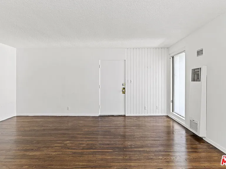 1233 Barry Ave #201 — Photo 6