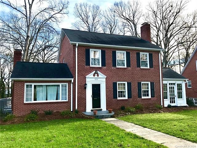 1st image of 1216 Oakwood Ave