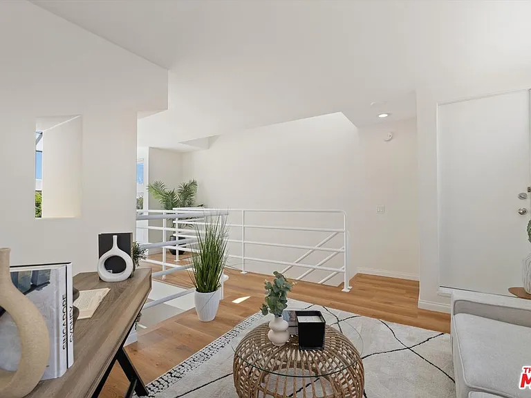 821 Bay St #C1 — Photo 14