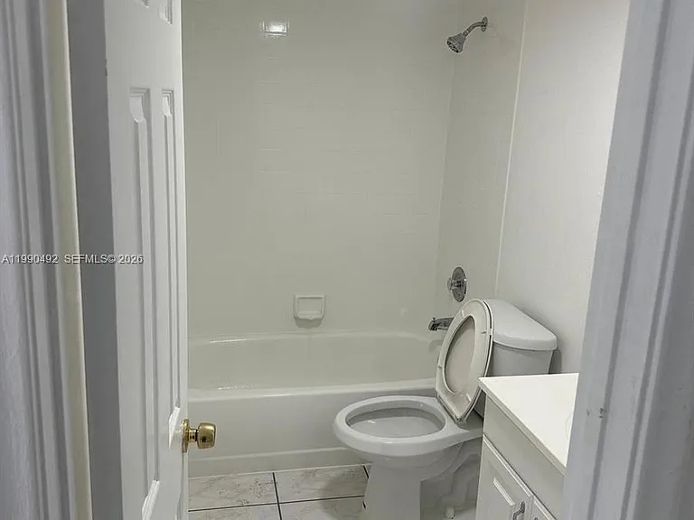 2565 W 56th St #209 — Photo 6