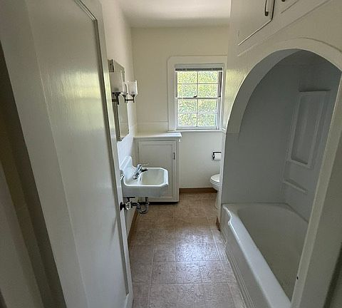 2nd image of 249 S Shepherd St #2