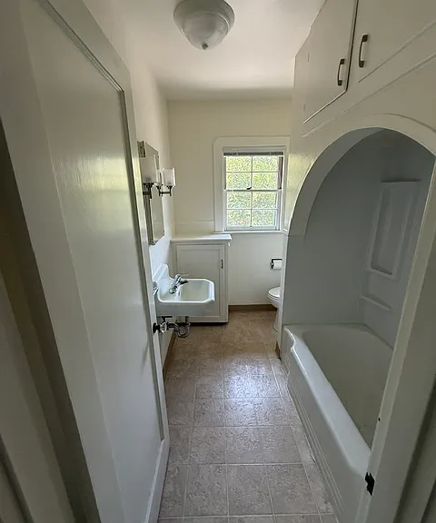 249 S Shepherd St #2 — Photo 2