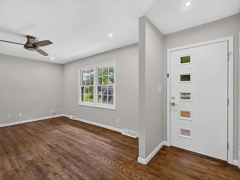 906 Vandora Ave — Photo 10