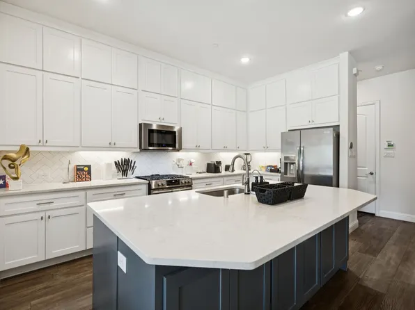 1885 Wittington Pl, Farmers Branch, TX 75234