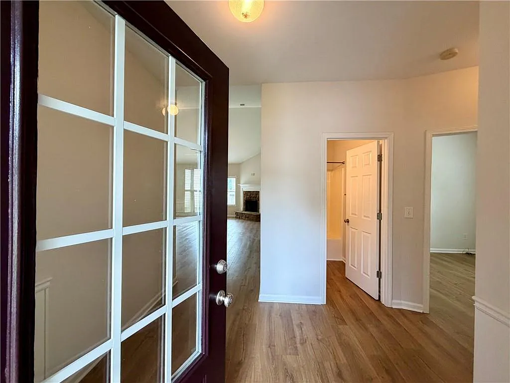 3 bed, 2.0 bath, 1425 sqft, $2,100 — Photo 3