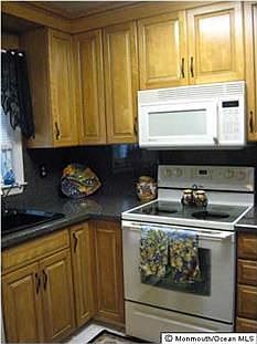 5th image of 126 Woodridge Ave