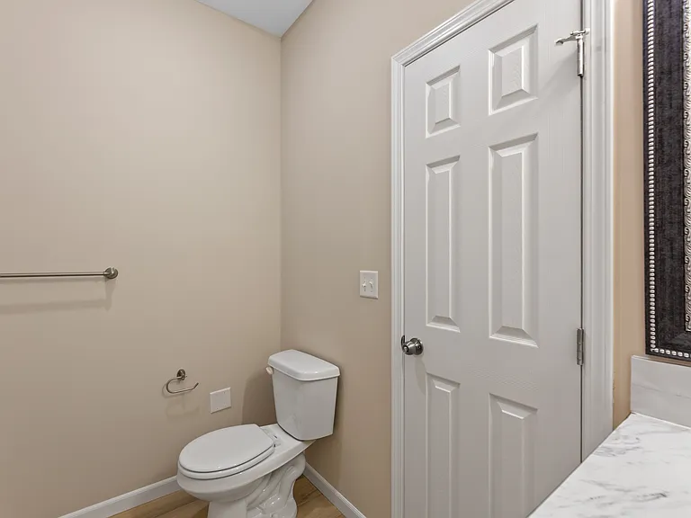 1835 S Glenn St — Photo 16