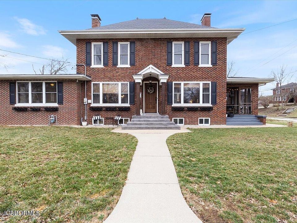 1st image of 100 E Circle Dr