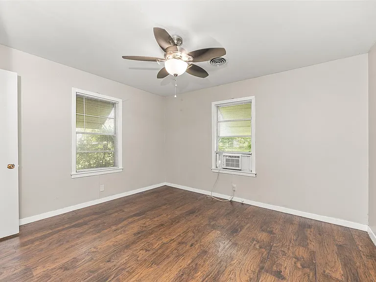 1205 Ewing St — Photo 8