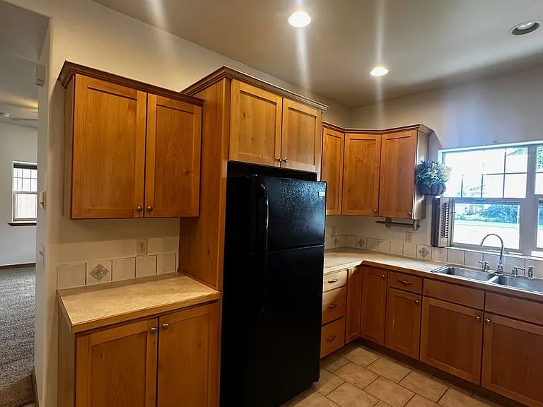 675 N 15th Ave — Photo 4
