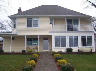 53 Shore Dr, Barrington, RI 02806