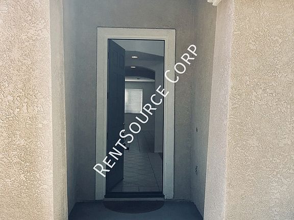3rd image of 3613 Fairgreen Ln