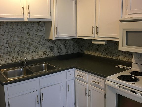 3rd image of 540 Cherry Hill Dr APT A