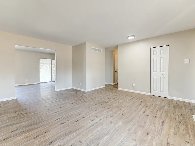 8435 Bridle Spur Dr — Photo 12