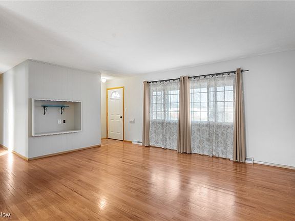 3rd image of 650 E Parkleigh Dr