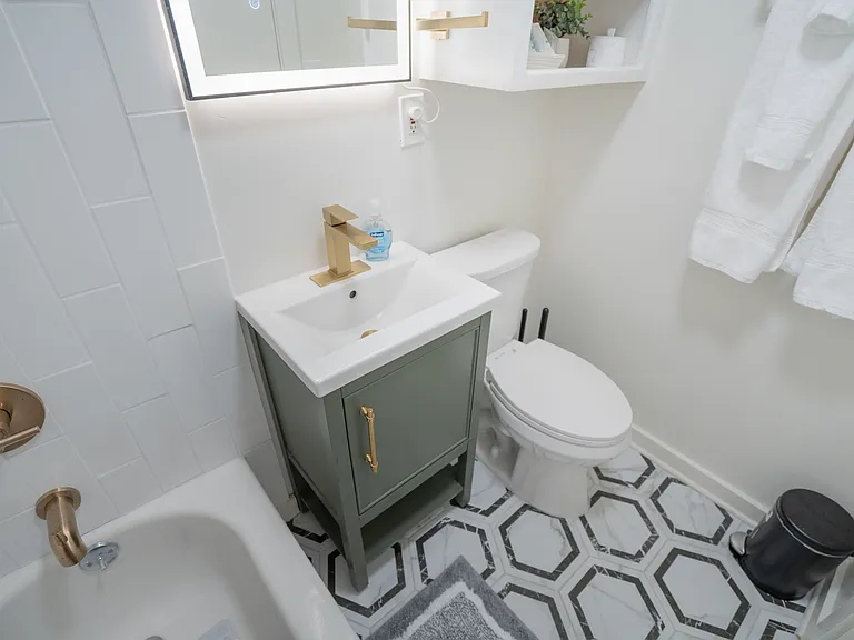 1111 W 41st St #1W — Photo 11