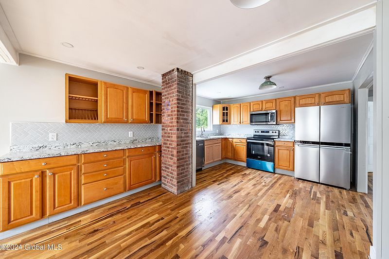 4th image of 5 Blaisdell Avenue