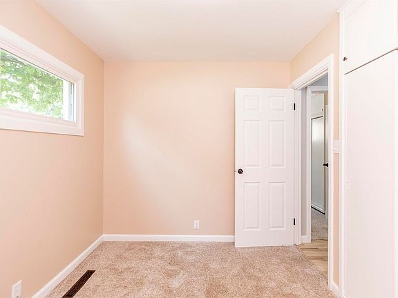 2nd image of 1127 Byron Dr