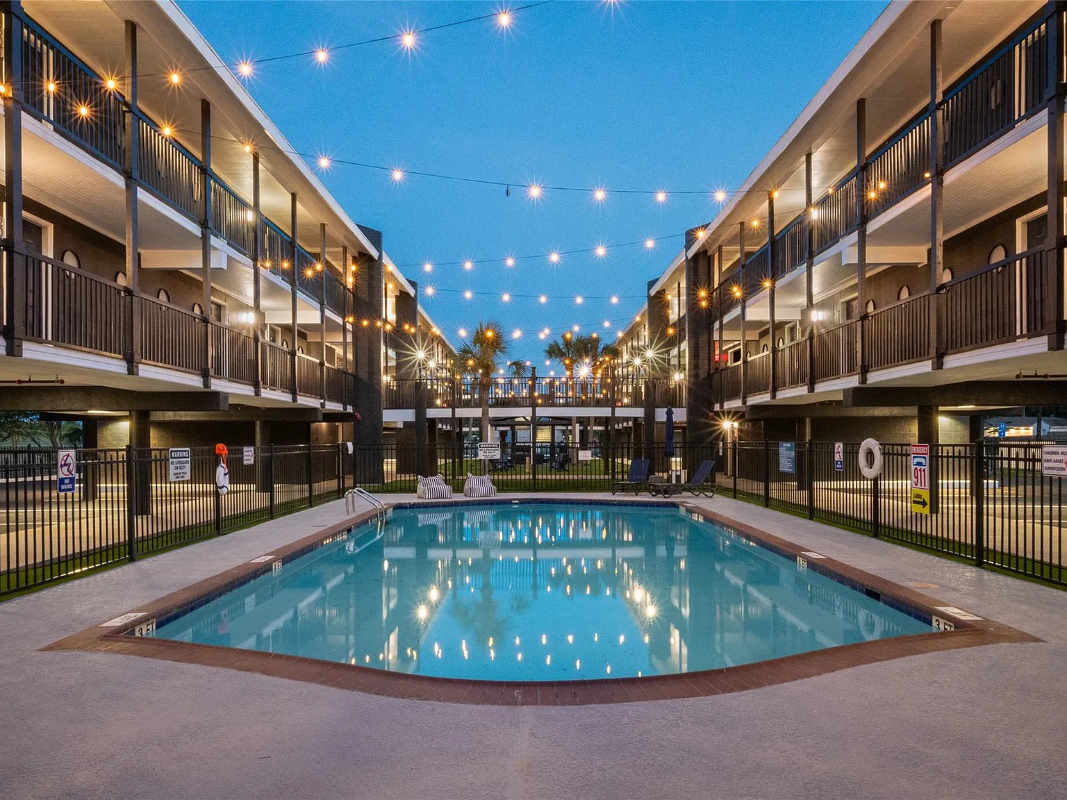 1 bed, 1.0 bath, 16924 sqft, $999 — Photo 1