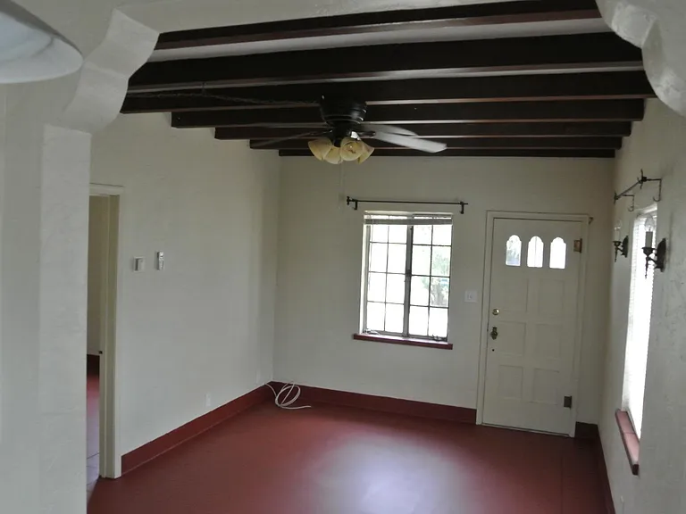 228 N Tyndall Ave — Photo 3