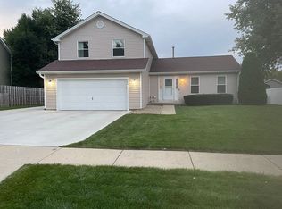 586 Independence Ave, South Elgin, IL 60177