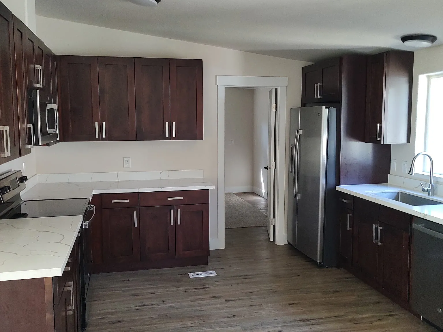 3 bed, $2,800 — Photo 2
