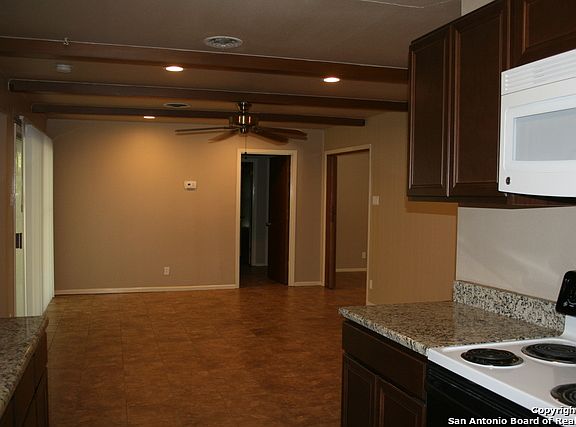 4th image of 611 Indigo St