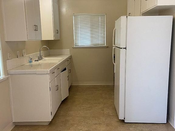 4th image of 3965-3967 Bismarck Dr