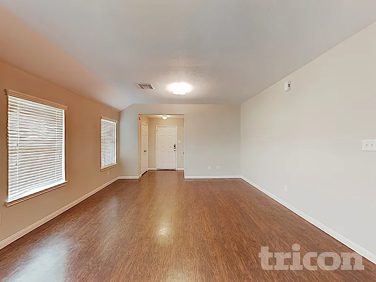 21427 Wilona Way — Photo 4