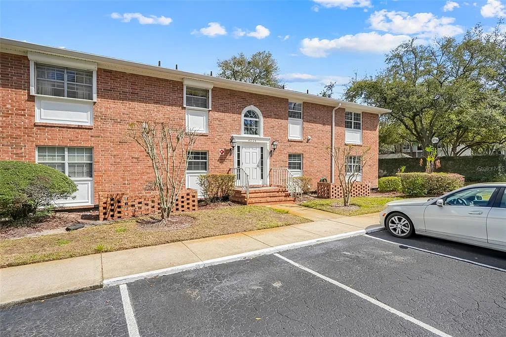 2 bed, 2.0 bath, 1400 sqft, $2,200 — Photo 3